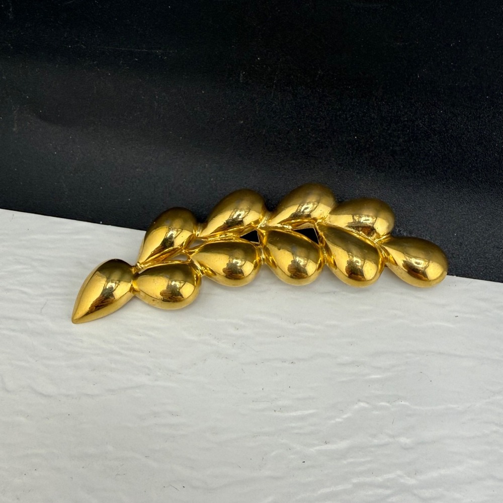Vintage Trifari Brooch Gold Tone Leaf Botanical Signed Designer Accessory